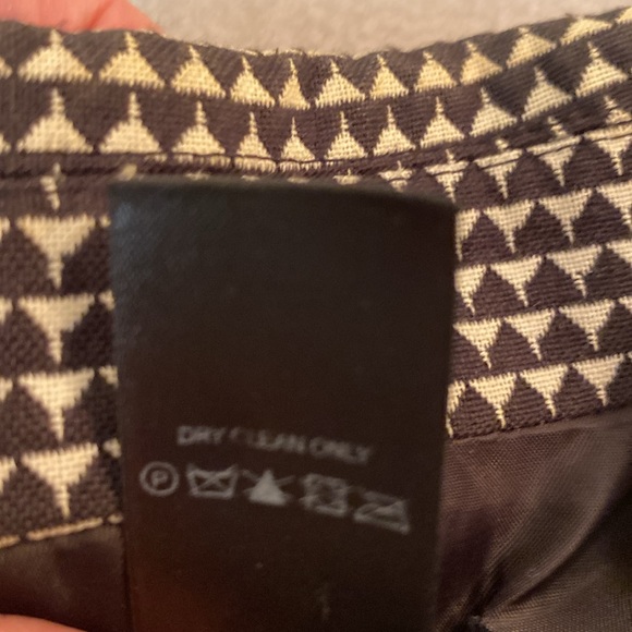 Axcess by Liz Claiborne - fitted cropped blazer. Size 12 - Picture 8 of 9